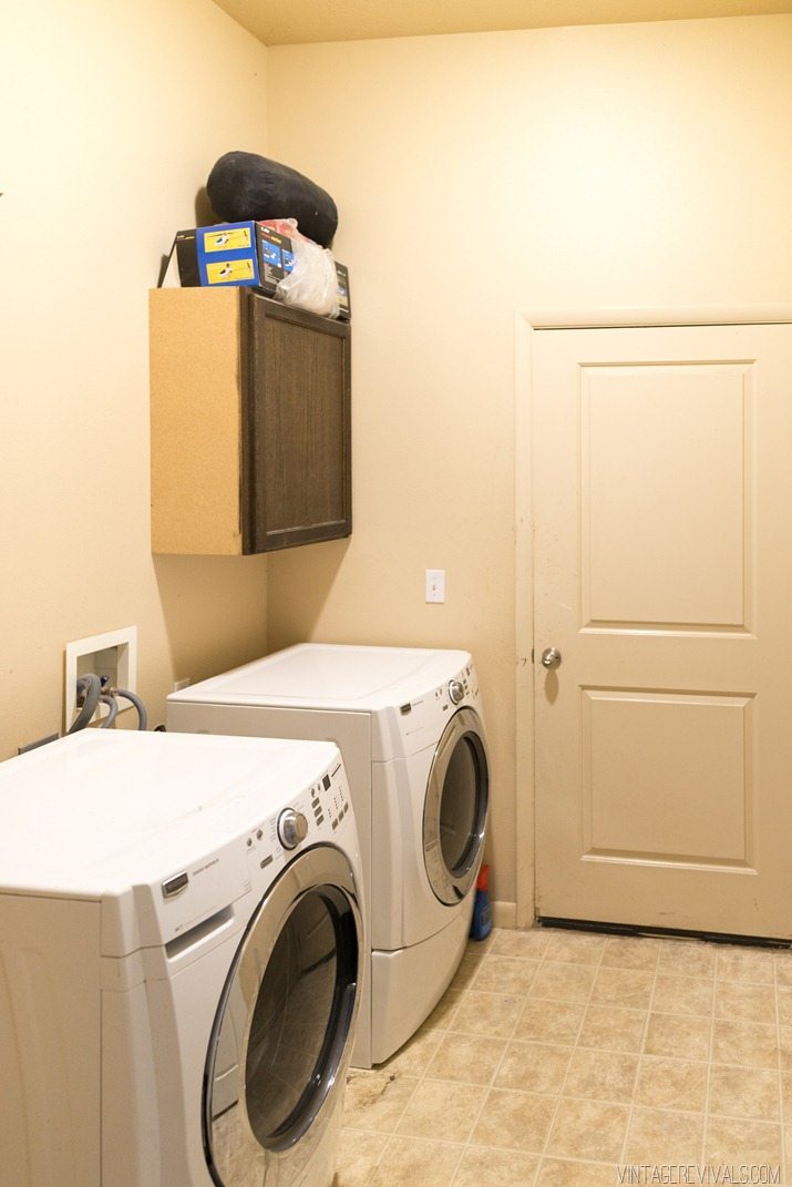 Laundry Room Before-2 (2)